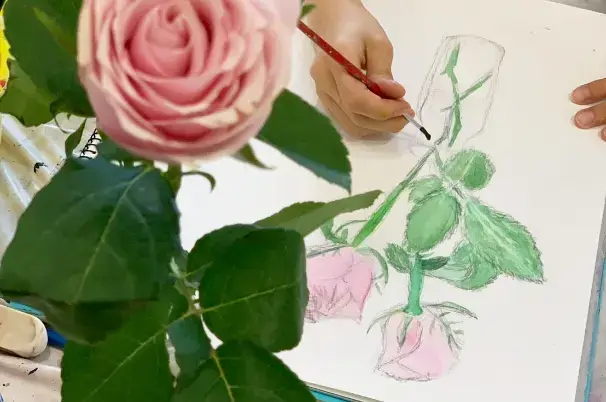 薔薇の花を水彩で描く小学生絵画教室のカリキュラム